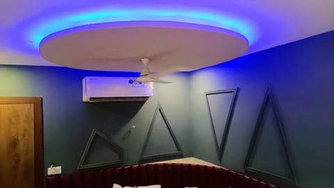 Luxury Room | Down comforters, free WiFi, bed sheets