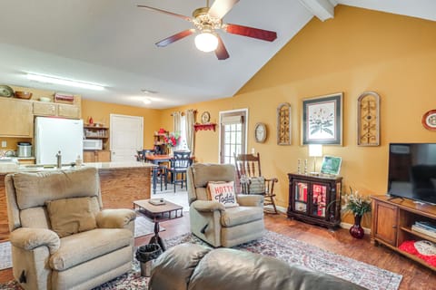 House (3 Bedrooms) | Interior
