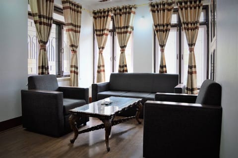 Apartment, 1 Bedroom, Smoking, Balcony | Living room