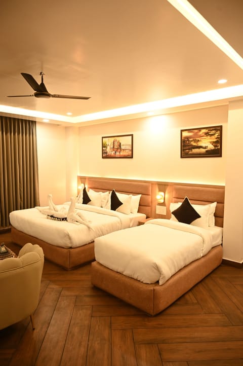 Club Room | In-room safe, desk, iron/ironing board, free WiFi