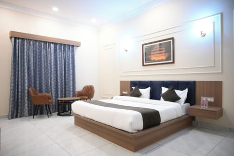 Superior Room, Garden View | Desk, laptop workspace, free WiFi