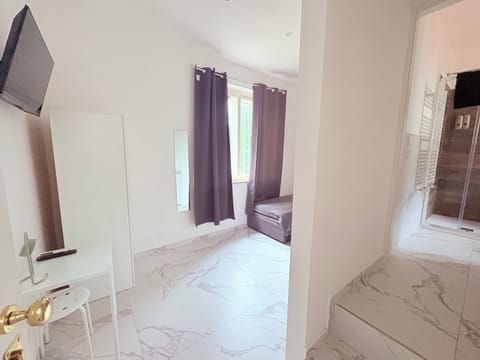 Comfort Twin Room, Patio, Courtyard View | Iron/ironing board, free WiFi