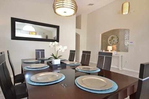 Villa, 4 Bedrooms | Dining