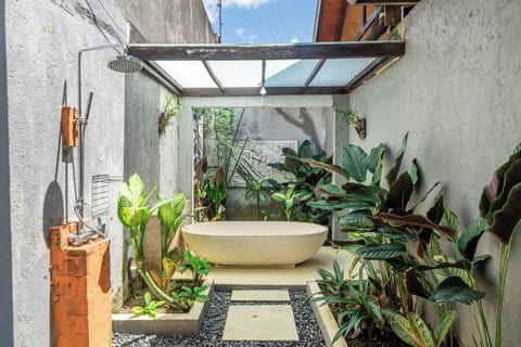 Deluxe Villa, Balcony | Bathroom | Slippers