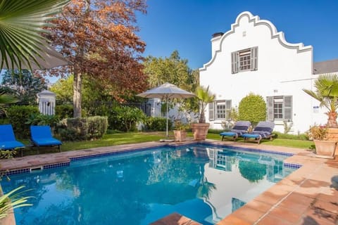2 outdoor pools