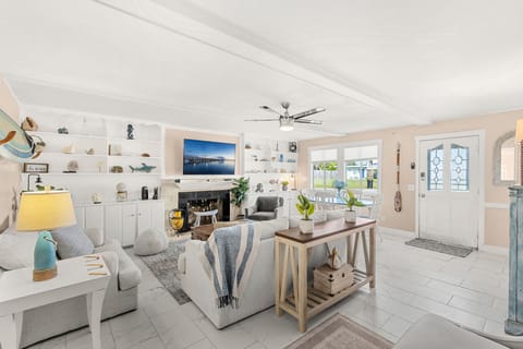 House (3 Bedrooms) | Living area | 40-inch Smart TV with digital channels