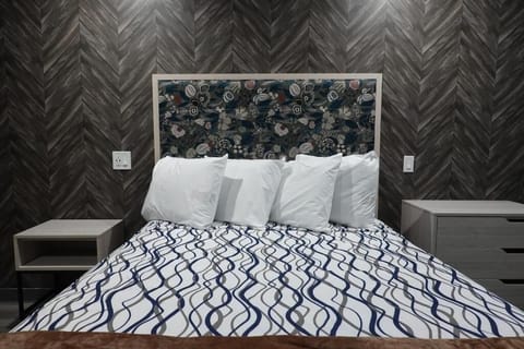 Deluxe Double Room, 1 Queen Bed | Free WiFi