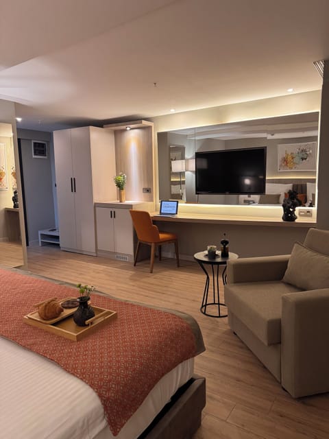 Superior Room, No Windows | In-room safe, blackout drapes, soundproofing, iron/ironing board