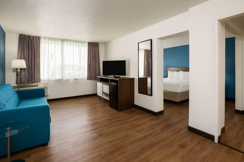 Superior Room, 1 King Bed, Non Smoking, City View | Desk, laptop workspace, iron/ironing board, free WiFi