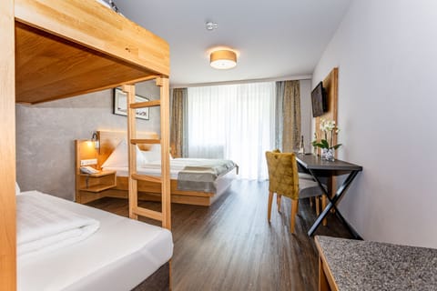 Family Room | Minibar, in-room safe, desk, blackout drapes