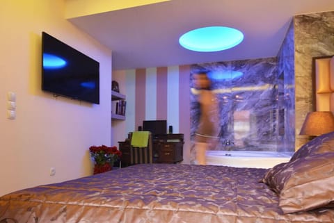 Deluxe Suite | In-room safe, free cribs/infant beds, free WiFi, bed sheets