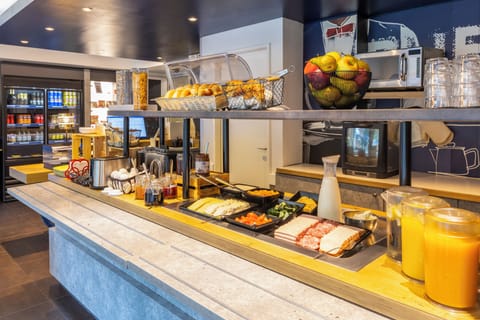 Daily buffet breakfast for a fee