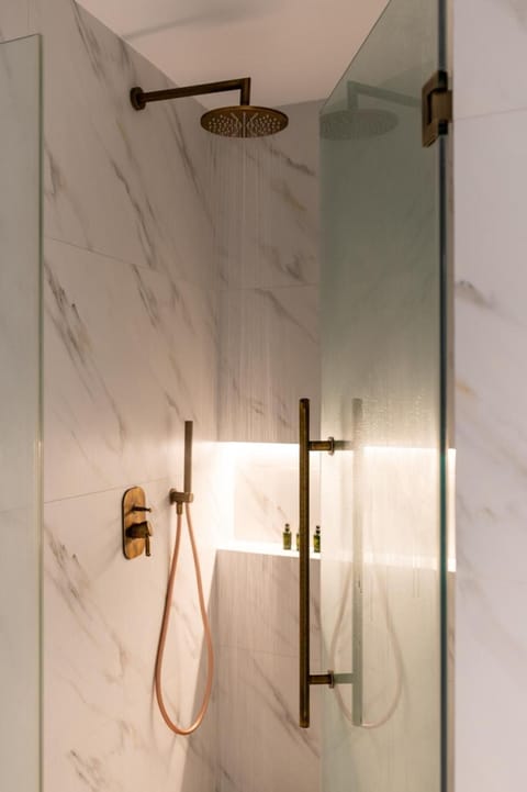 Bathroom | Free toiletries, hair dryer, bathrobes, slippers