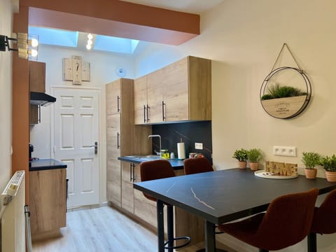 Standard Townhome, 2 Bedrooms, Kitchen | Private kitchenette | Full-size fridge, microwave, oven, stovetop