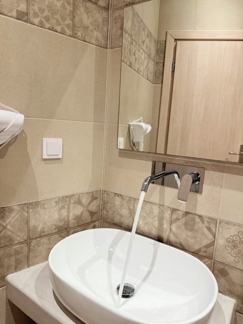 Towels, soap, shampoo, toilet paper