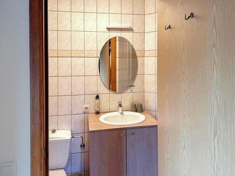 Double Room | Bathroom | Shower, hair dryer, towels, toilet paper