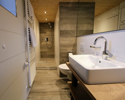 Apartment, Terrace | Bathroom | Shower, hair dryer, slippers, towels