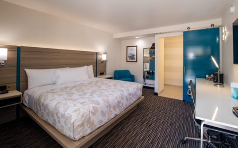 Desk, blackout drapes, iron/ironing board, free WiFi