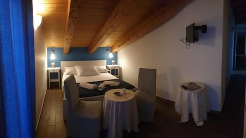 Family Room, Balcony, Sea View | Free WiFi