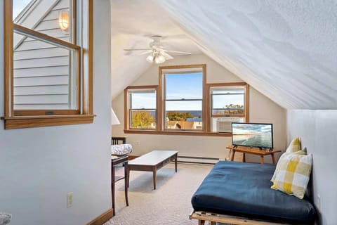 House, Multiple Beds, Balcony, Partial Ocean View (Nubble View) | 5 bedrooms, individually decorated, individually furnished, bed sheets