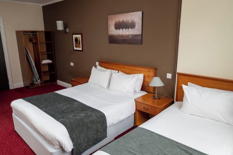 Family Room | Desk, iron/ironing board, free WiFi, bed sheets