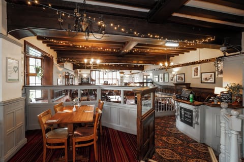 Lunch and dinner served