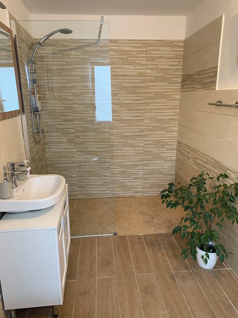 Comfort Double Room, Courtyard View | Bathroom | Free toiletries, hair dryer, bathrobes, towels