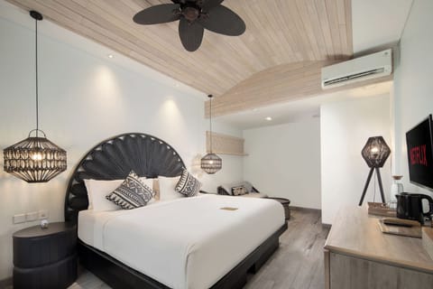 Deluxe Double or Twin Room | In-room safe, desk, iron/ironing board, free WiFi