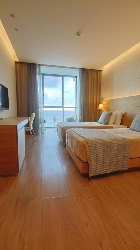 In-room safe, blackout drapes, soundproofing