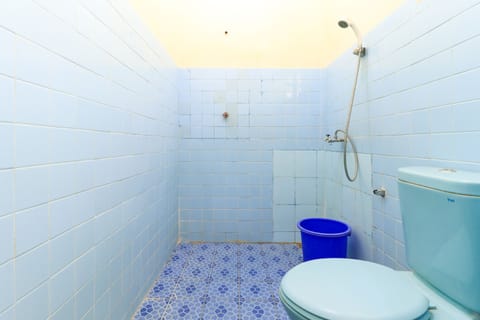 Standard Room | Desk, bed sheets