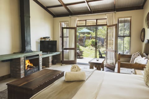 Deluxe Family Suite | Living area | 90-cm LED TV with satellite channels, TV, DVD player