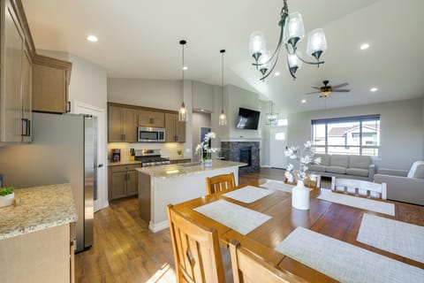 House (4 Bedrooms) | Interior