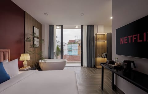 Junior Suite With Balcony | Egyptian cotton sheets, premium bedding, desk, laptop workspace