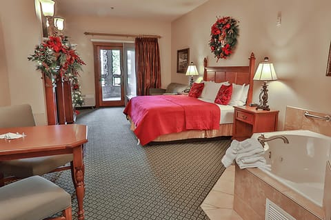Deluxe Mini Suite, Courtyard View | Premium bedding, pillowtop beds, in-room safe, desk