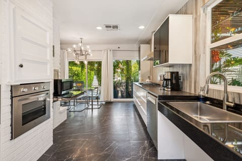 Deluxe Cottage, Pool View | Private kitchen