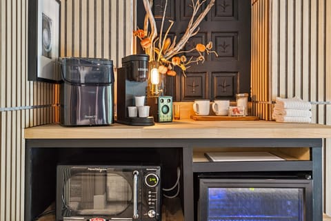 Standard Single Room, Pool View | Interior