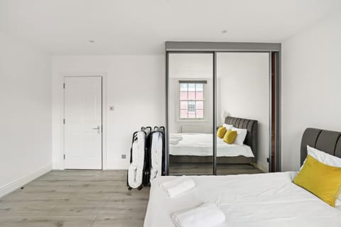 Deluxe Apartment | Free WiFi, bed sheets