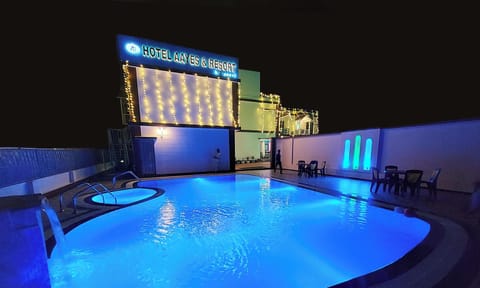 14 outdoor pools