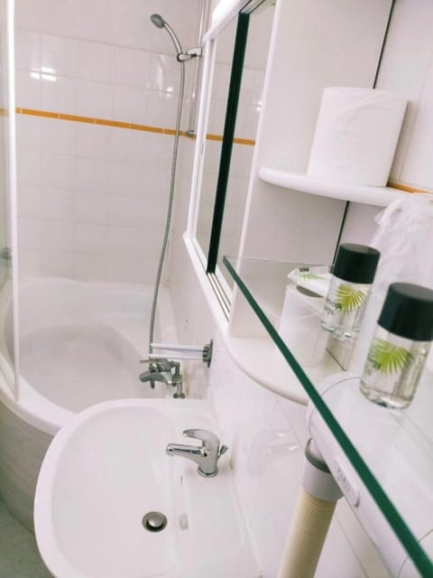 Superior Double Room, City View | Bathroom