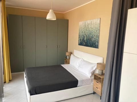Blackout drapes, soundproofing, free cribs/infant beds, free WiFi