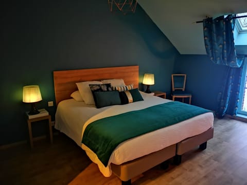 Blackout drapes, soundproofing, free WiFi