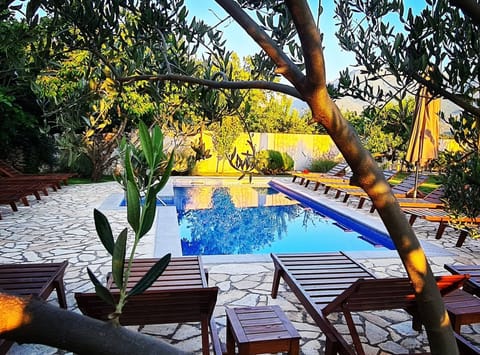 Villa (Six Bedroom Villa with Pool) | Exterior