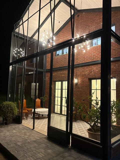 Breakfast, lunch, dinner served; garden views