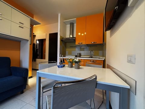 Apartment, 2 Bedrooms, Balcony | Interior