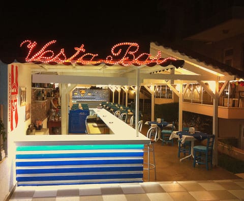 Poolside bar