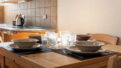 Apartment (1 Bedroom) | Dining room