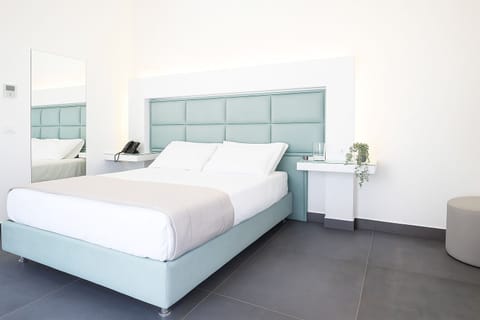 Standard Double or Twin Room | In-room safe, free cribs/infant beds, free WiFi, bed sheets