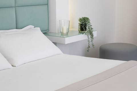 Standard Double or Twin Room | In-room safe, free cribs/infant beds, free WiFi, bed sheets