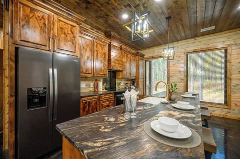 Cabin, Multiple Beds, Hot Tub, Garden View (River Fork Retreat) | Private kitchen