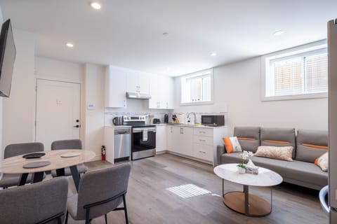 Comfort Apartment, 2 Bedrooms, Kitchen | Living area